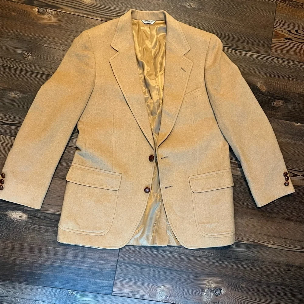 Vintage men's pure camel hair blazer quintessential leather buttons   Size 44